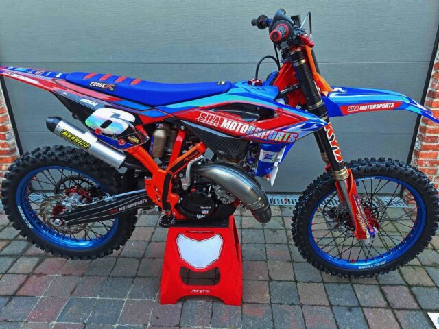 Kit déco 100% personnalisé full hologramme pour BETA
‌
🖥️ : www.splitworks.fr
‌
#mx #motocross #graphic #kitdeco #mxgraphics #mxdecals #motocrossgraphics #supermoto #supermotard #motolife #mxlife⁣⁣⁣⁣⁣⁣⁣⁣⁣⁣⁣⁣
#impression #publicity #publicite #ride #dirtbike #motorcycle #stickers #print #design #splitworks