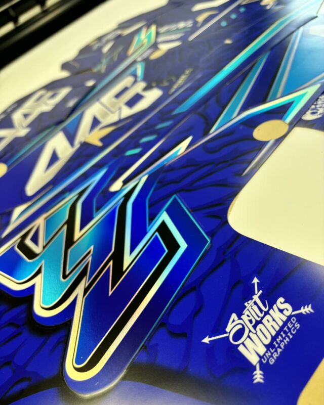 Kit déco 100% personnalisé pour YZF 2024 

📌 Options : Mat / Hologramme 
🖥️ : www.splitworks.fr

#mx #motocross #graphic #kitdeco #mxgraphics #mxdecals #motocrossgraphics #supermoto #supermotard #motolife #mxlife⁣⁣⁣⁣⁣⁣⁣⁣⁣⁣⁣⁣
#impression #publicity #publicite #ride #dirtbike #motorcycle #stickers #print #design #splitworks