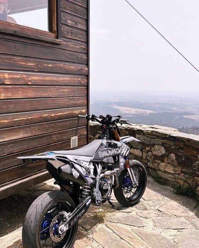 Kit déco semi personnalisé SAVAGE GREY 

🖥️ : www.splitworks.fr
‌
#mx #motocross #graphic #kitdeco #mxgraphics #mxdecals #motocrossgraphics #supermoto #supermotard #motolife #mxlife⁣⁣⁣⁣⁣⁣⁣⁣⁣⁣⁣⁣
#impression #publicity #publicite #ride #dirtbike #motorcycle #stickers #print #design #splitworks