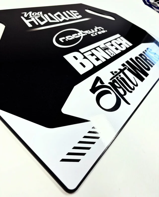 🚨 Exprimez votre style sur les circuits avec notre pitboard XL semi personnalisé, conçu pour les passionnés de motocross !
‌
‌
📏 Format XL : 70 x 45 cm – Visibilité maximale depuis la piste, même à pleine vitesse !
‌
🛡️ Panneau ultra résistant 5mm – Fabriqué dans un matériau robuste, parfait pour résister aux conditions extrêmes du motocross.
‌
🧽  Face avant effaçable – Film transparent brillant 50 µm très résistant aux rayures
‌
🎨 Personnalisation semi-complète :
 • Choix des couleurs
 • Ajout du nom, prénom, numéro du pilote
 • Intégration des logos
‌
#mx #motocross #graphic #kitdeco #mxgraphics #mxdecals #motocrossgraphics #supermoto #supermotard #motolife #mxlife⁣⁣⁣⁣⁣⁣⁣⁣⁣⁣⁣⁣
#impression #publicity #publicite #ride #dirtbike #motorcycle #stickers #print #design #splitworks #viral