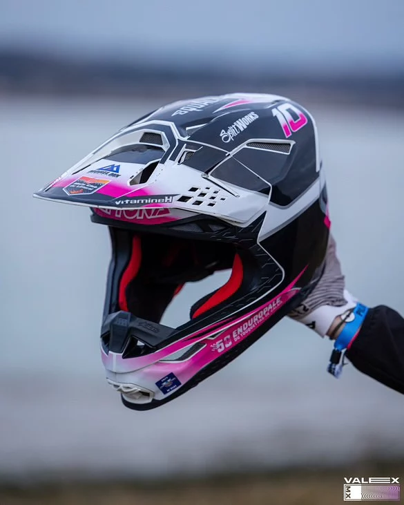 🏖️La saison de sable arrive à grand pas ! 
‌
🖇️ Retour sur ce kit déco 100% personnalisé pour casque Alpinestars SM 8
‌
#mx #motocross #graphic #kitdeco #mxgraphics #mxdecals #motocrossgraphics #supermoto #supermotard #motolife #mxlife⁣⁣⁣⁣⁣⁣⁣⁣⁣⁣⁣⁣ #enduropale
#impression #publicity #publicite #ride #dirtbike #motorcycle #stickers #print #design #splitworks #viral
